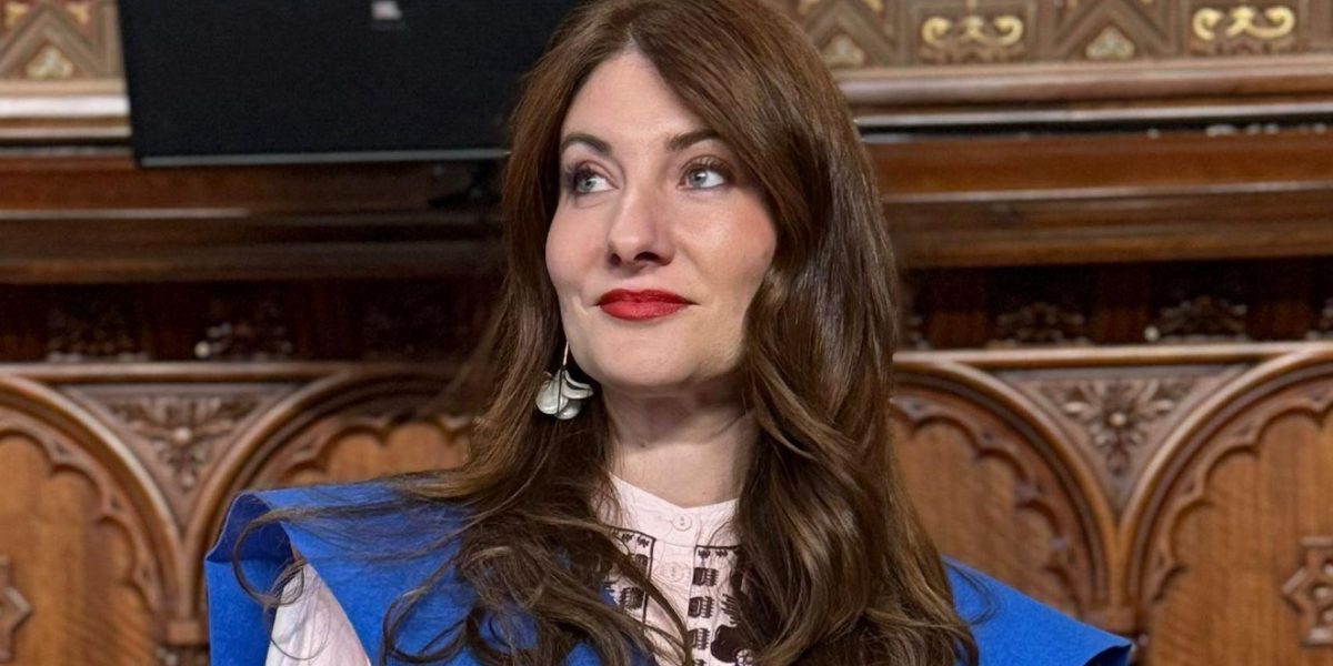 O-romanca-a-obtinut-cea-mai-mare-nota-la-cel-mai-greu-examen-pentru-medici-din-Spania-dar-acum-este.jpeg - StiriAlese