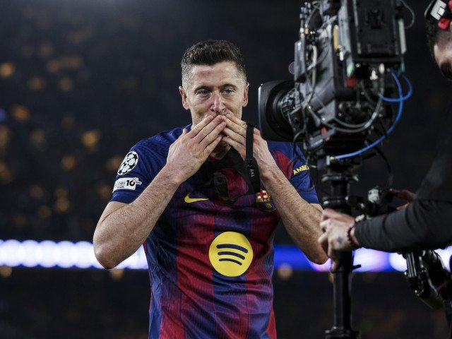 Lewandowski stabilește record la FC Barcelona, depășindu-l pe Messi