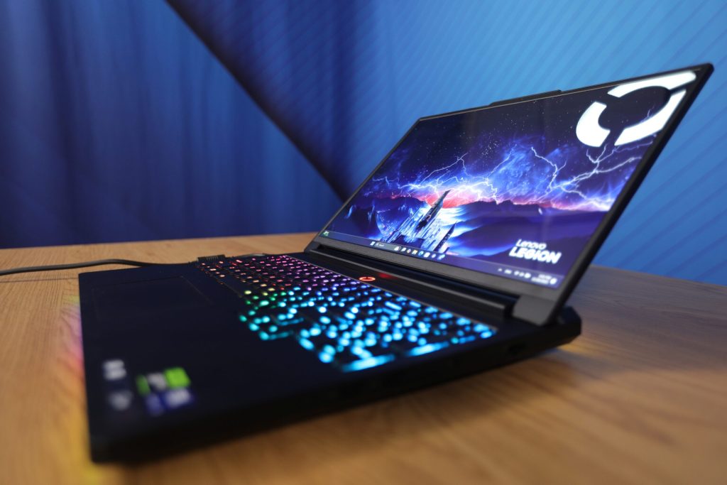 Top 5 greșeli ce pun în pericol laptopul fără să știi