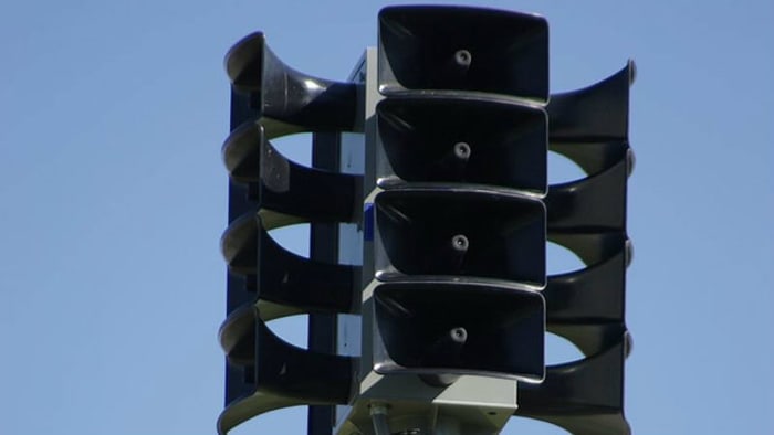 Metro Detroit se află sub un avertisment sever de vreme pentru ziua de marți, pe fondul unui front rece care se deplasează prin regiune