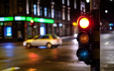 Orasul-din-Romania-care-va-avea-semafoare-inteligente-trec-automat-pe-rosu-daca-depasesti-viteza.jpg - StiriAlese