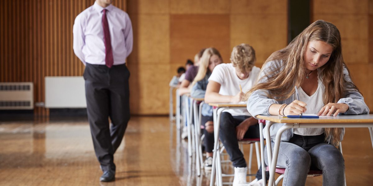 Ministrul Educaţiei anunță că peste 8.700 de profesori evaluatori s-au înscris pentru simularea Evaluării Naţionale