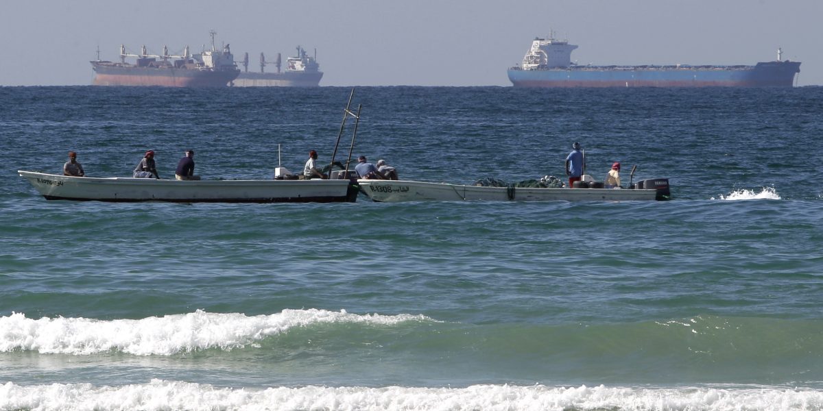 Petroliere-ancorate-in-Stramtoarea-Ormuz.jpg - StiriAlese