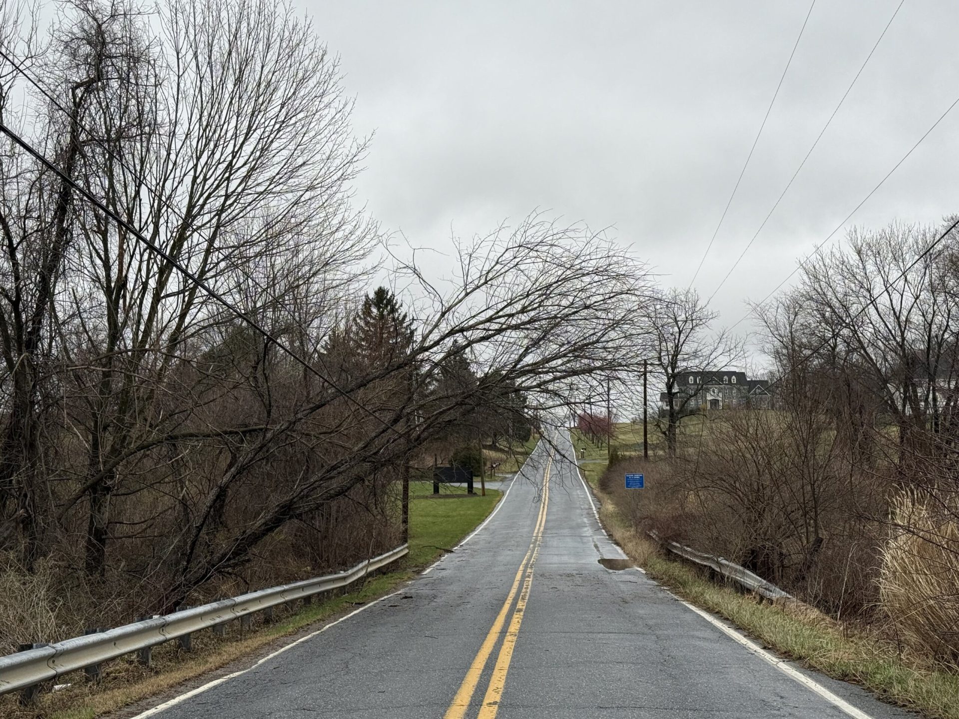 Vânturi puternice și inundații în DC, după furtuni violente