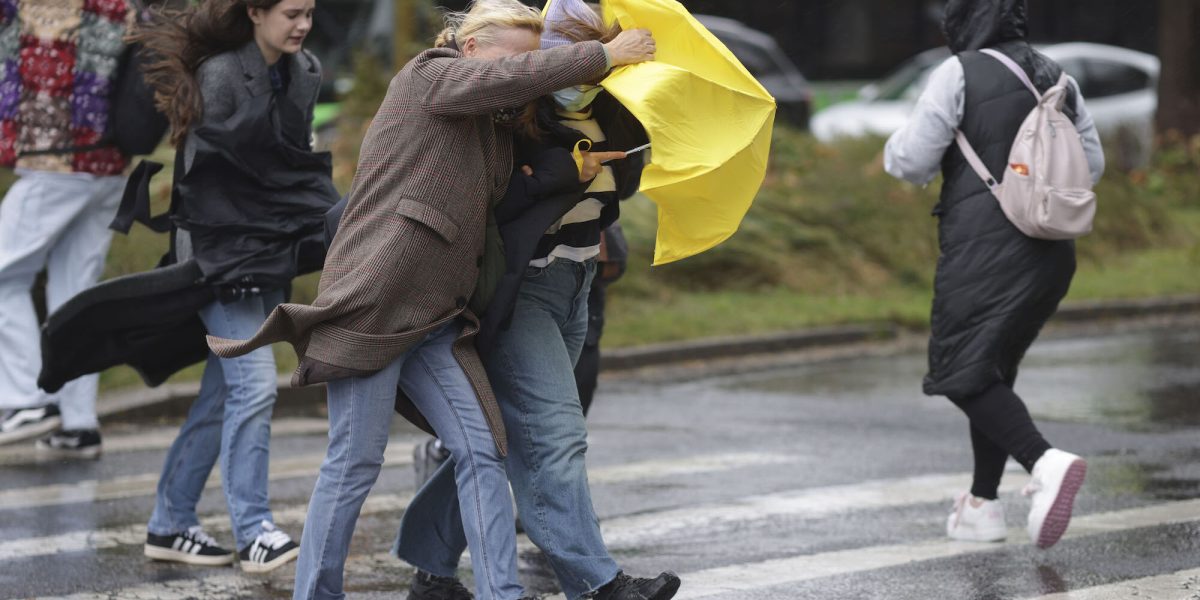 Ploaie-vant-nori-vreme-rea-Bucuresti-Foto-INQUAM-Photos-Octav-Ganea-e1774538141916.jpg - StiriAlese