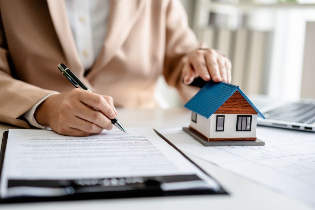 Donațiile și moștenirile – Ce trebuie să știi despre proprietatea asupra bunurilor în cazul căsătoriei În România, regulile stabilite de lege asupra proprietăților dobândite înainte și în timpul unei căsătorii aduc clarificări esențiale pentru orice cuplu