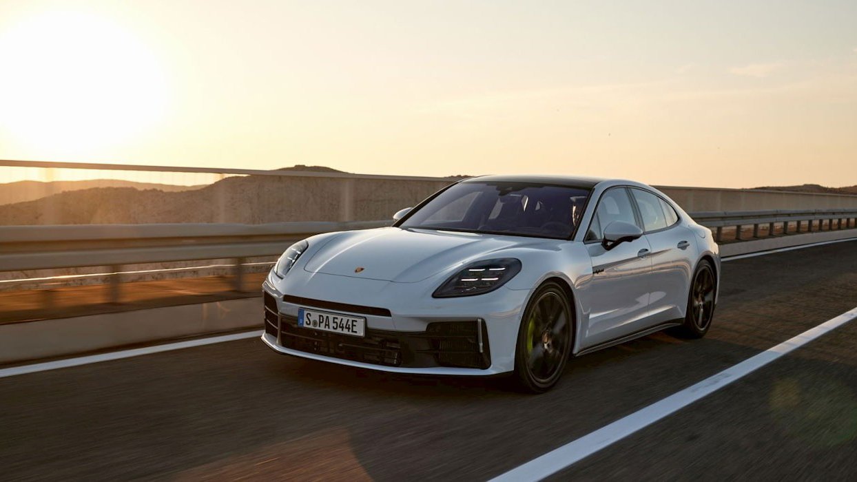 Porsche își redefinește strategia în segmentul modelelor electrice de lux, într-un moment în care marcă prestigioasă trebuie să găsească un echilibru delicat între tradiție și inovație