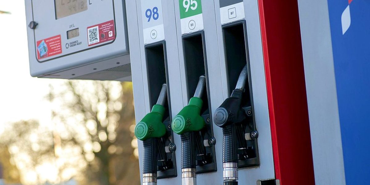 Pretul-carburantilor-scumpit-nejustificat-pentru-a-treia-zi-la-rand-in-Romania.-Cat-costa-motorina-s.jpeg - StiriAlese