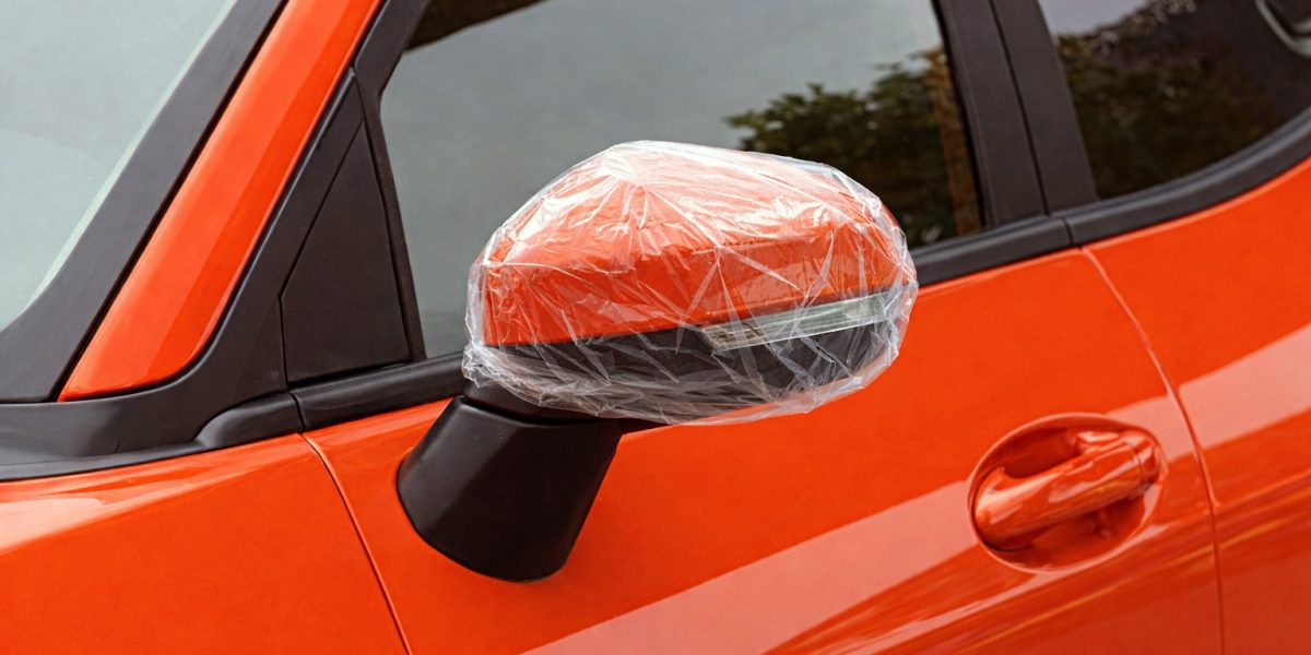 Punga-pusa-pe-oglina-masinii-truc-util.jpg - StiriAlese