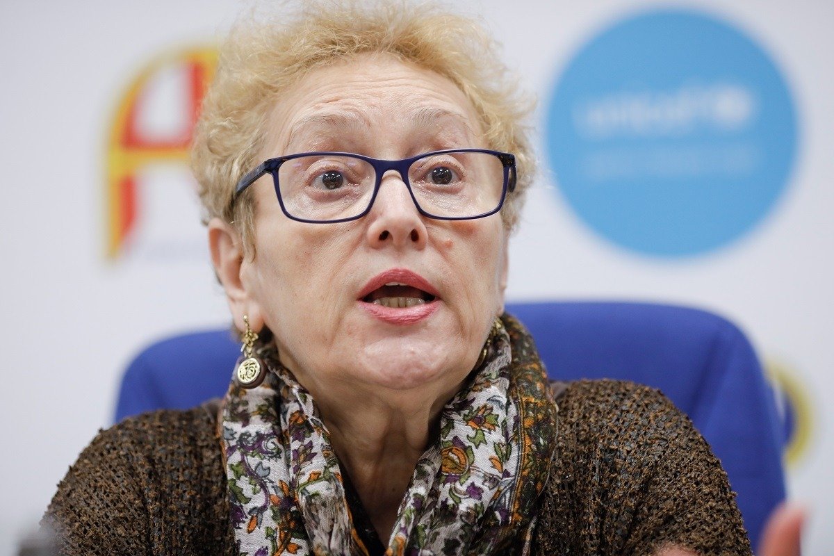 Avocatul Poporului urmează să sesizeze Curtea Constituțională cu privire la ordonanța de urgență despre reforma administrației publice Instituția Avocatul Poporului analizează în prezent o ordonanță de urgență ce aduce modificări semnificative în sistemul administrației publice locale, urmând să se adreseze Curții Constituționale pentru verificarea constituționalității acesteia