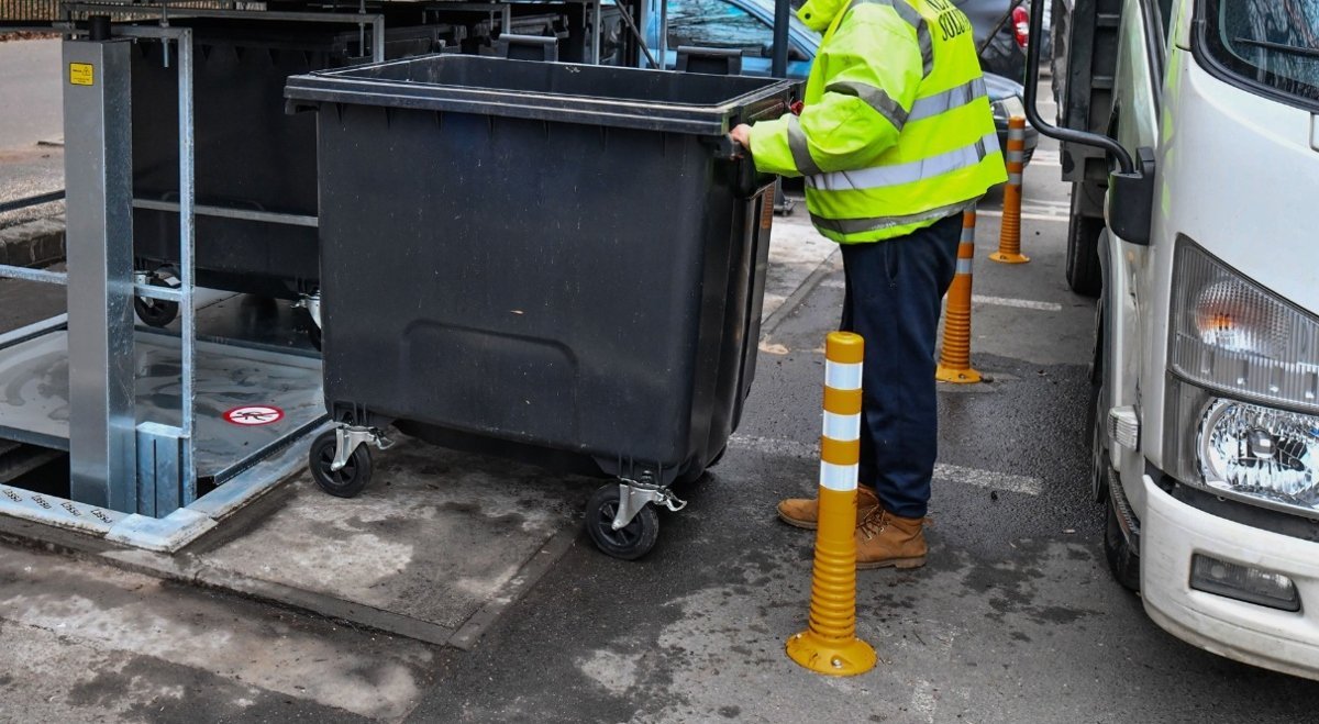 De la începutul anului viitor, blocurile și casele din Sectorul 6 vor avea un nou singur partener pentru gestionarea deșeurilor menajere: compania Urban SA, confirmând astfel o schimbare majoră în modul în care este administrată salubrizarea în această zonă