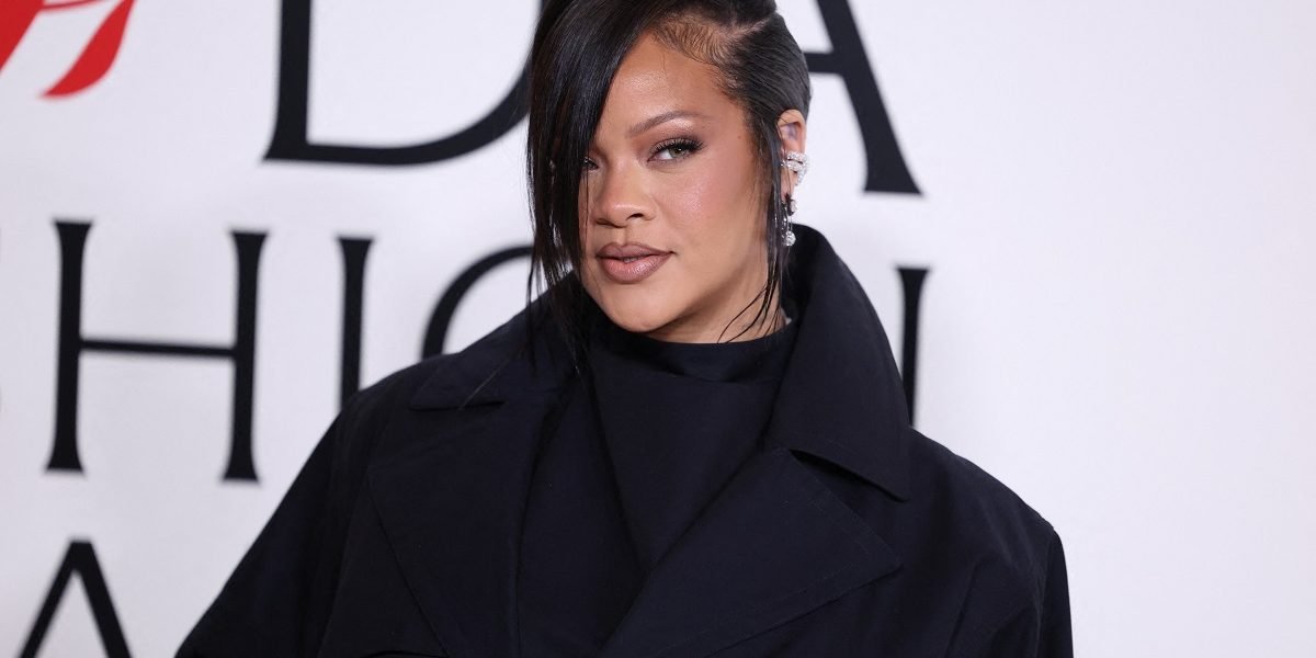 Rihanna-tinta-unui-atac-armat-in-Beverly-Hills.-O-femeie-a-tras-10-focuri-dintr-un-Tesla-spre-locuin.jpeg - StiriAlese