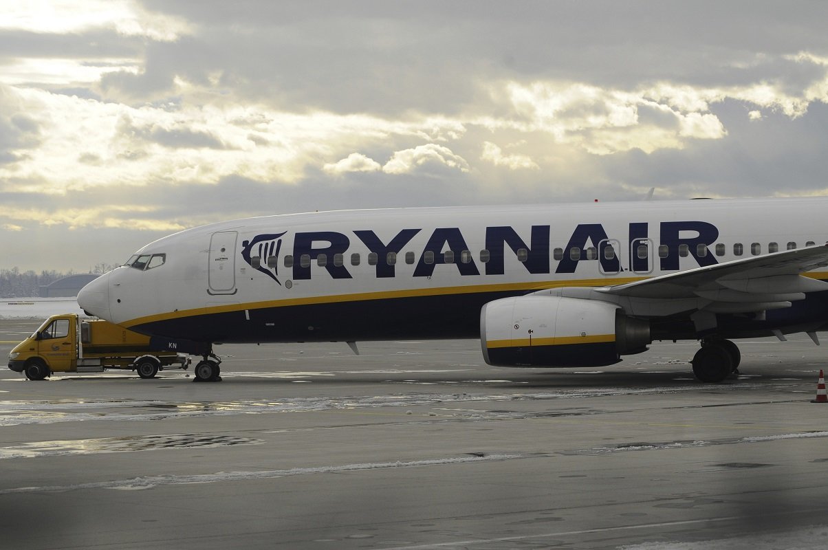 Ryanair anunță reduceri masive ale zborurilor pentru sezonul estival din 2026, afectând milioane de pasageri și reducând semnificativ oferta pe mai multe piețe europene