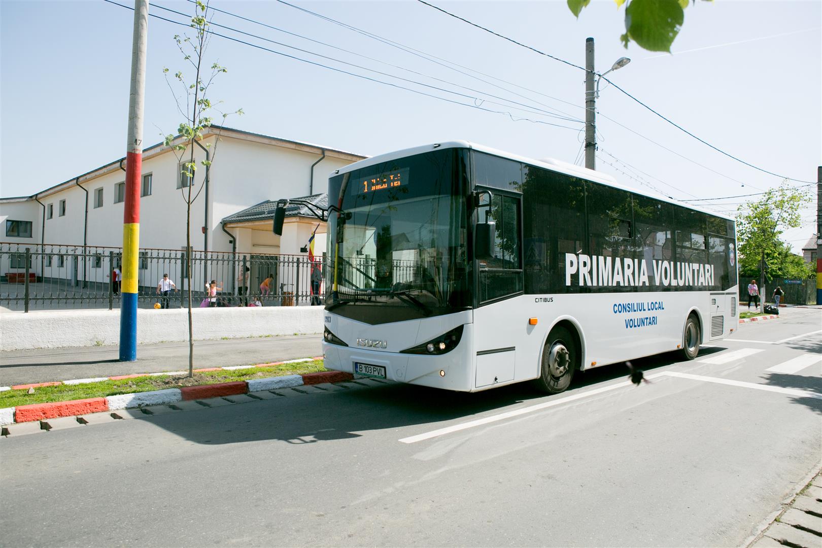 Din data de 28 martie 2026, rețeaua de transport metropolitan din Regiunea București-Ilfov va suferi o serie de modificări semnificative, menite să optimizeze fluxul de trafic și să ofere pasagerilor alternative mai eficiente