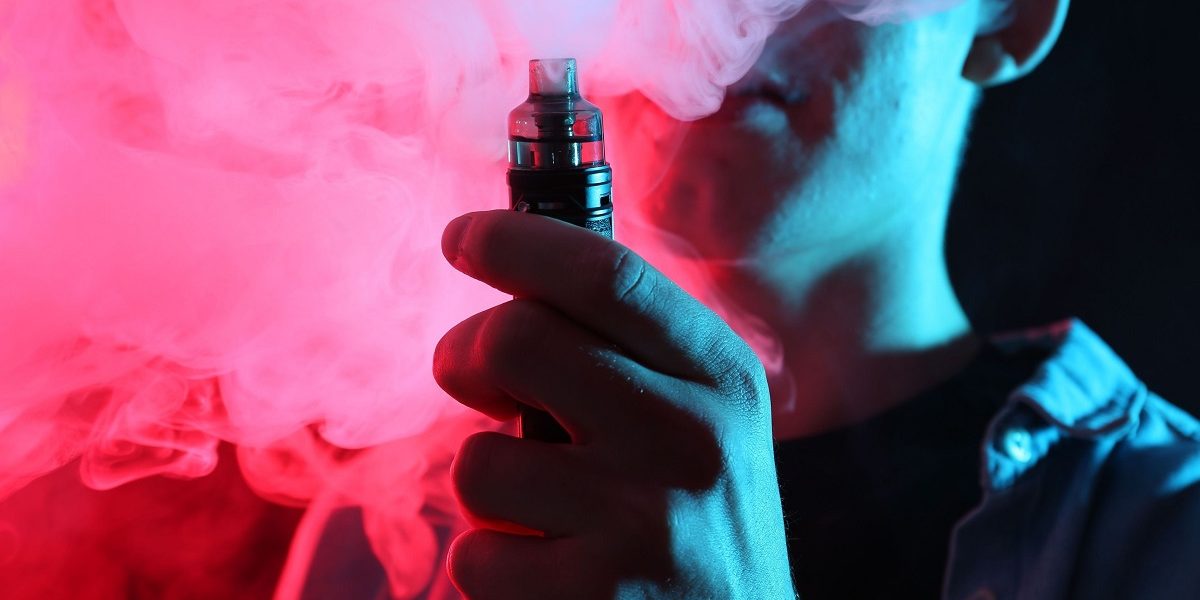 Se-propune-interzicerea-tigarilor-electronice-in-spatiile-publice-autoritatile-vor-reguli-mai-strict.jpeg - StiriAlese