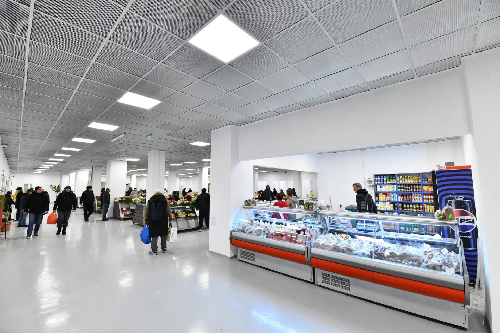 Zeci de spații comerciale din piețele Sectorului 6 vor fi scoase la licitație în următoarele săptămâni, oferind astfel oportunitatea micilor întreprinzători de a-și dezvolta afacerile în zone bine circulate ale capitalei