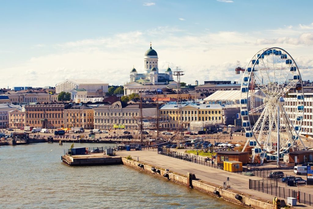 Finlanda deschide porțile pentru o vacanță de vis: câștigă o escapadă de 7 zile în inima lacurilor nordice O inițiativă inedită le oferă iubitorilor de natură și relaxare ocazia de a descoperi secretele fericirii finlandeze, învățând din stilul de viață al locuitorilor din țara care constant se situează în topul celor mai fericite națiuni din lume