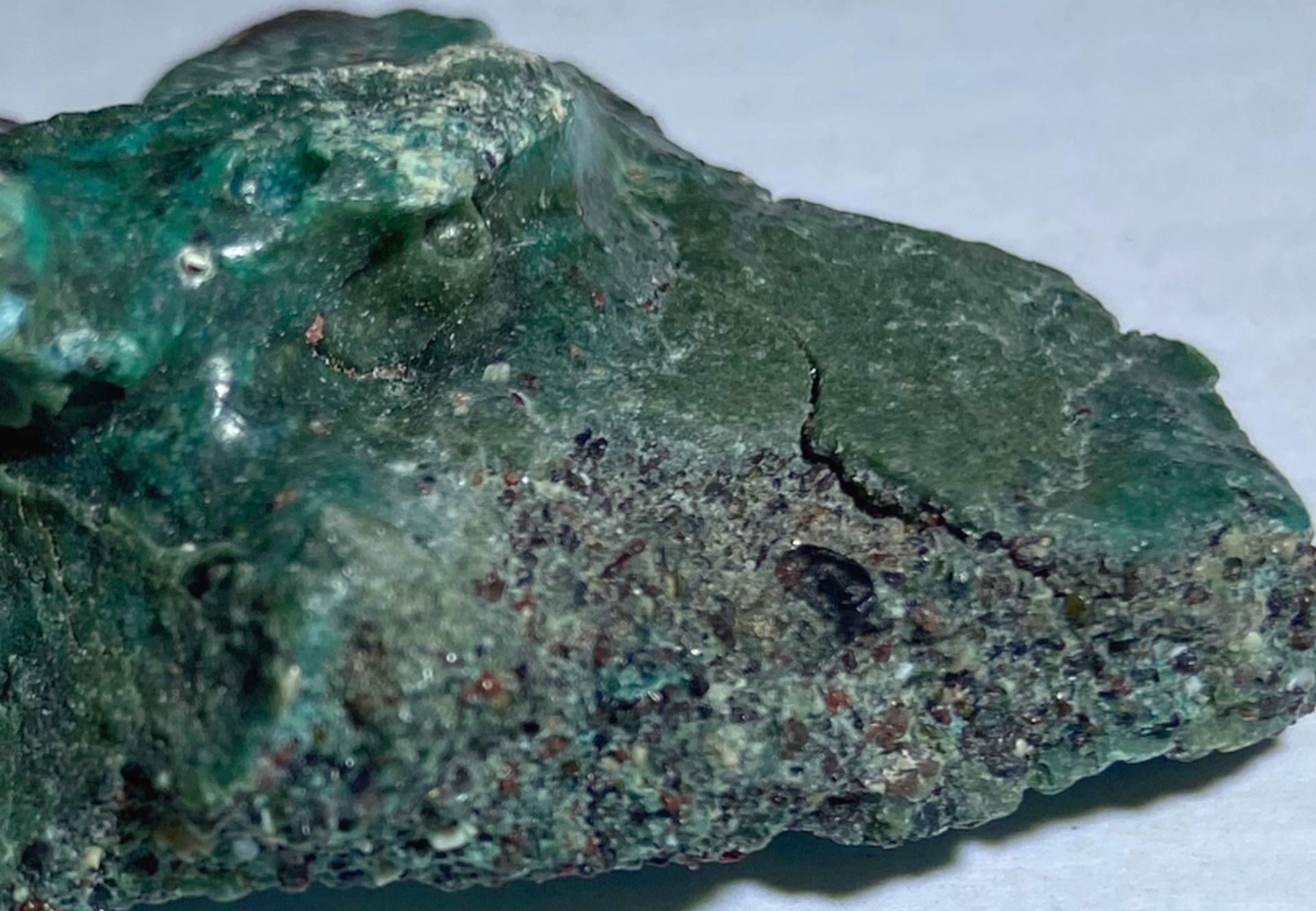 Insula Trindade, un refugiul aparent sigur pentru țestoasele marine, devine un câmp de luptă cu poluarea de plastic O insulă vulcanică izolată din Oceanul Atlantic, Trindade Island, un sanctuar pentru activitatea de cuibărire a țestoaselor marine, începe să se transforme în mărturia unei traume ecologice fără precedent