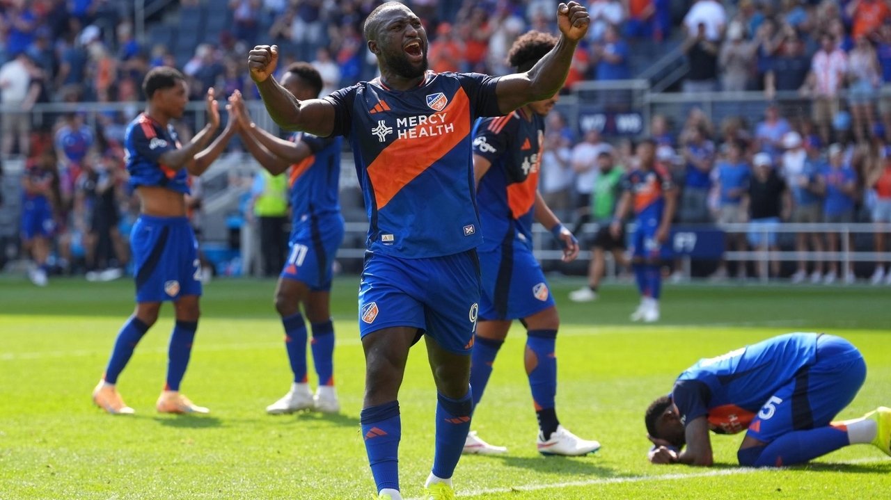 Tom Barlow, KévinDenkey rally Cincinnati to 4-3 victory over Montreal