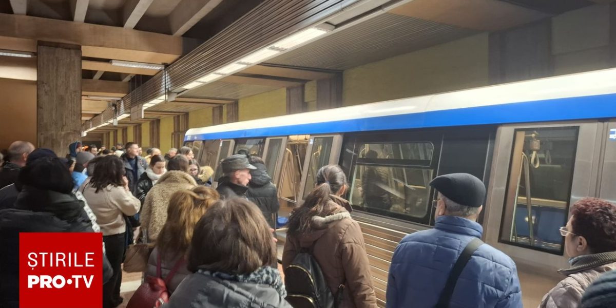 Tragedie la metrou în București. O persoană a murit după ce a fost prinsă sub o garnitură în stația Piața Unirii