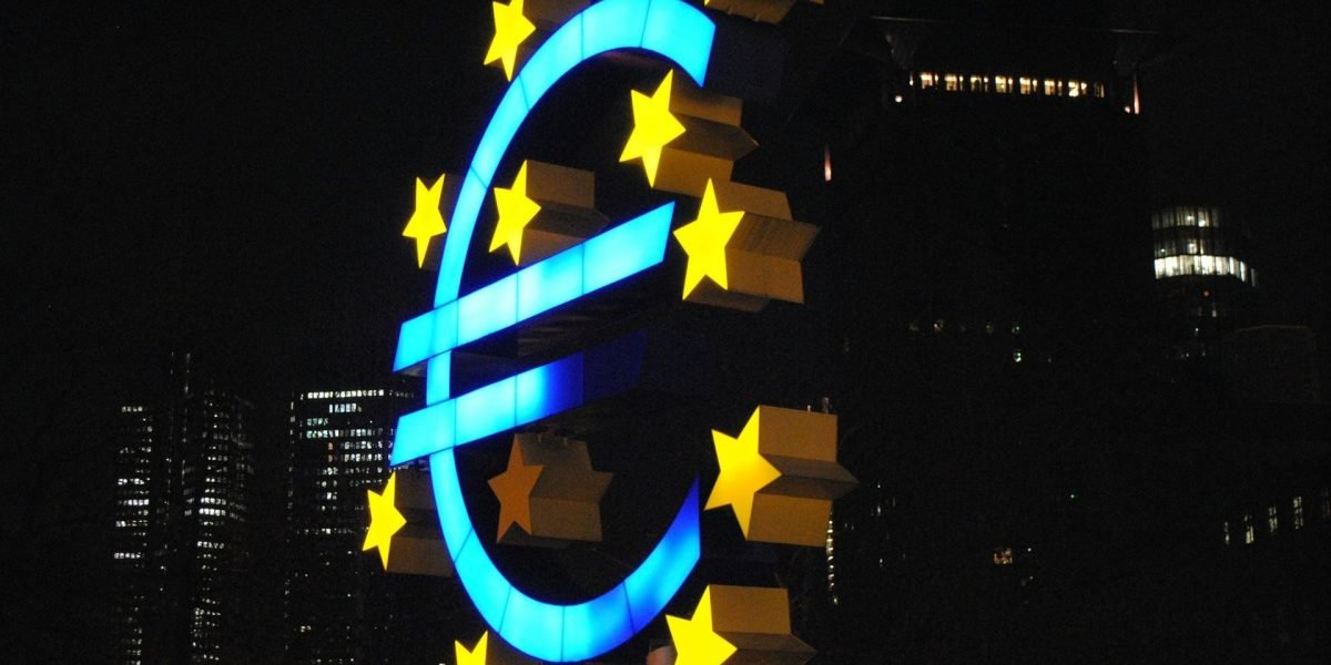 Transferurile-in-euro-vor-ajunge-in-cel-mult-10-secunde.-Ce-reguli-noi-se-aplica-si-ce-comisioane-vo.jpeg - StiriAlese