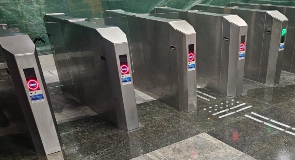 Trei companii se luptă pentru contractul de peste 25 de milioane de lei destinată noilor cartele magnetice și carduri contactless pentru metrou, în cadrul unei licitații publice organizate de Metrorex