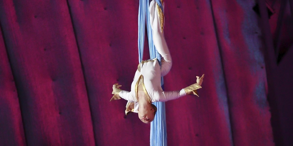 Un-nou-accident-cumplit-la-circ.-O-acrobata-care-era-in-Roata-mortii-a-cazut-in-gol-4-metri-ce-spun.jpeg - StiriAlese