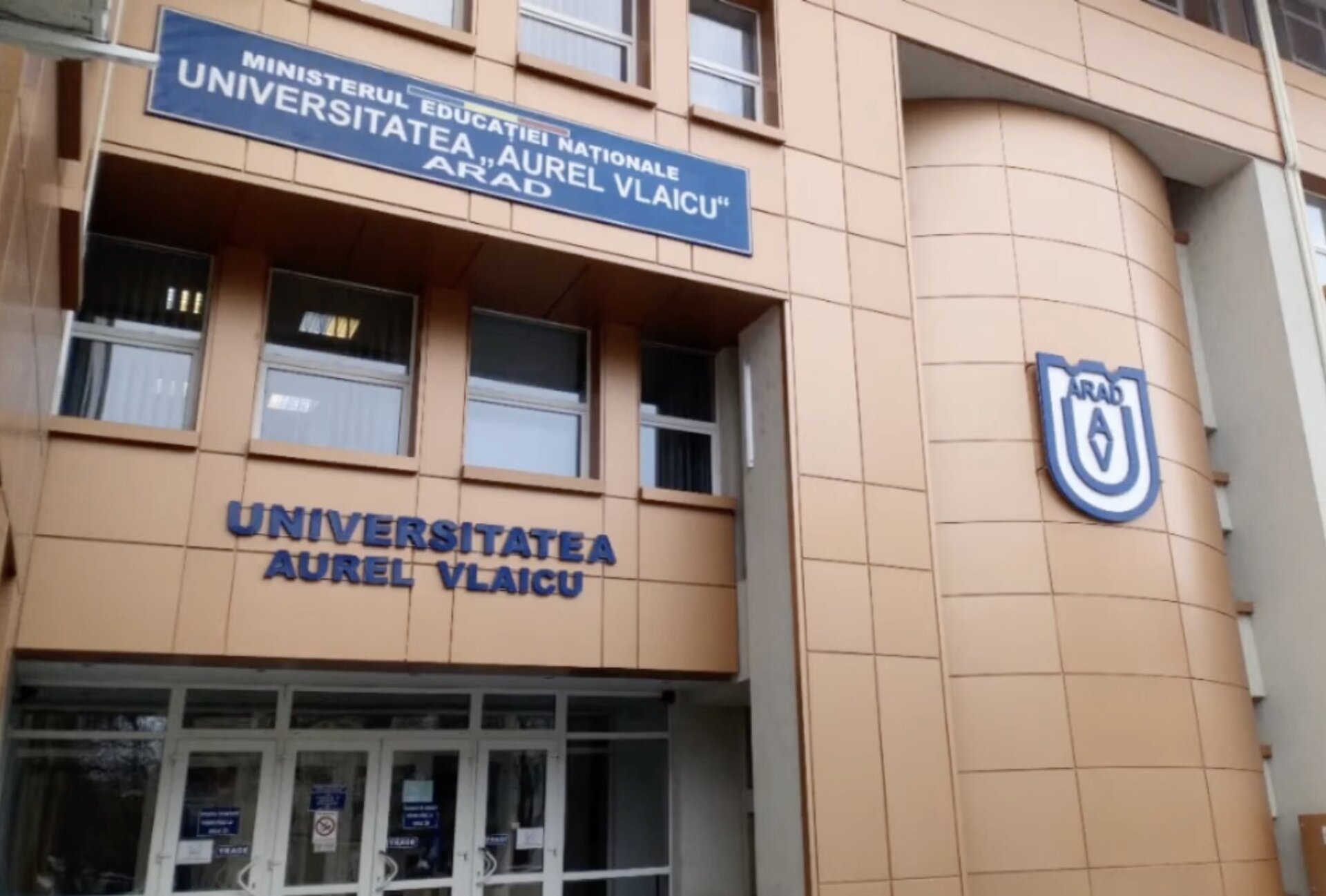 Universitatea „Aurel Vlaicu” din Arad intră în perioadă de tensiuni și controverse, după ce instituția a depus recent o plângere penală în urma unui audit extern