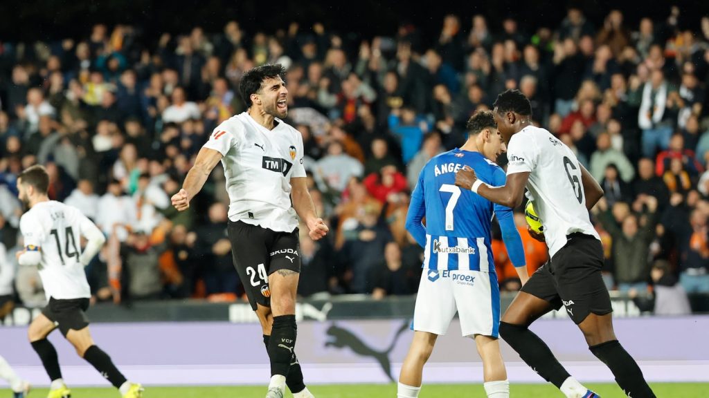 Aprobados y suspensos del Valencia: Hugo Duro desata la locura en Mestalla