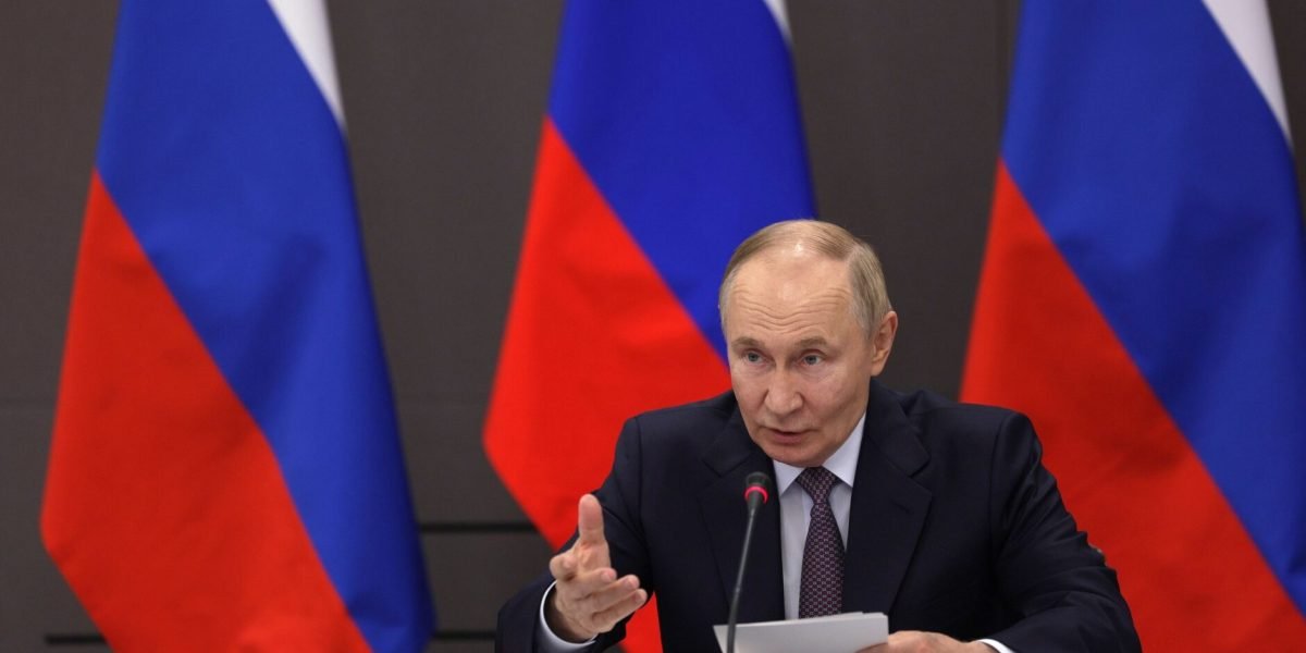 Vladimir-Putin-vrea-sa-extinda-cu-un-an-tratatul-de-dezarmare-nucleara-New-START-1-e1772617173301.jp_.jpeg - StiriAlese