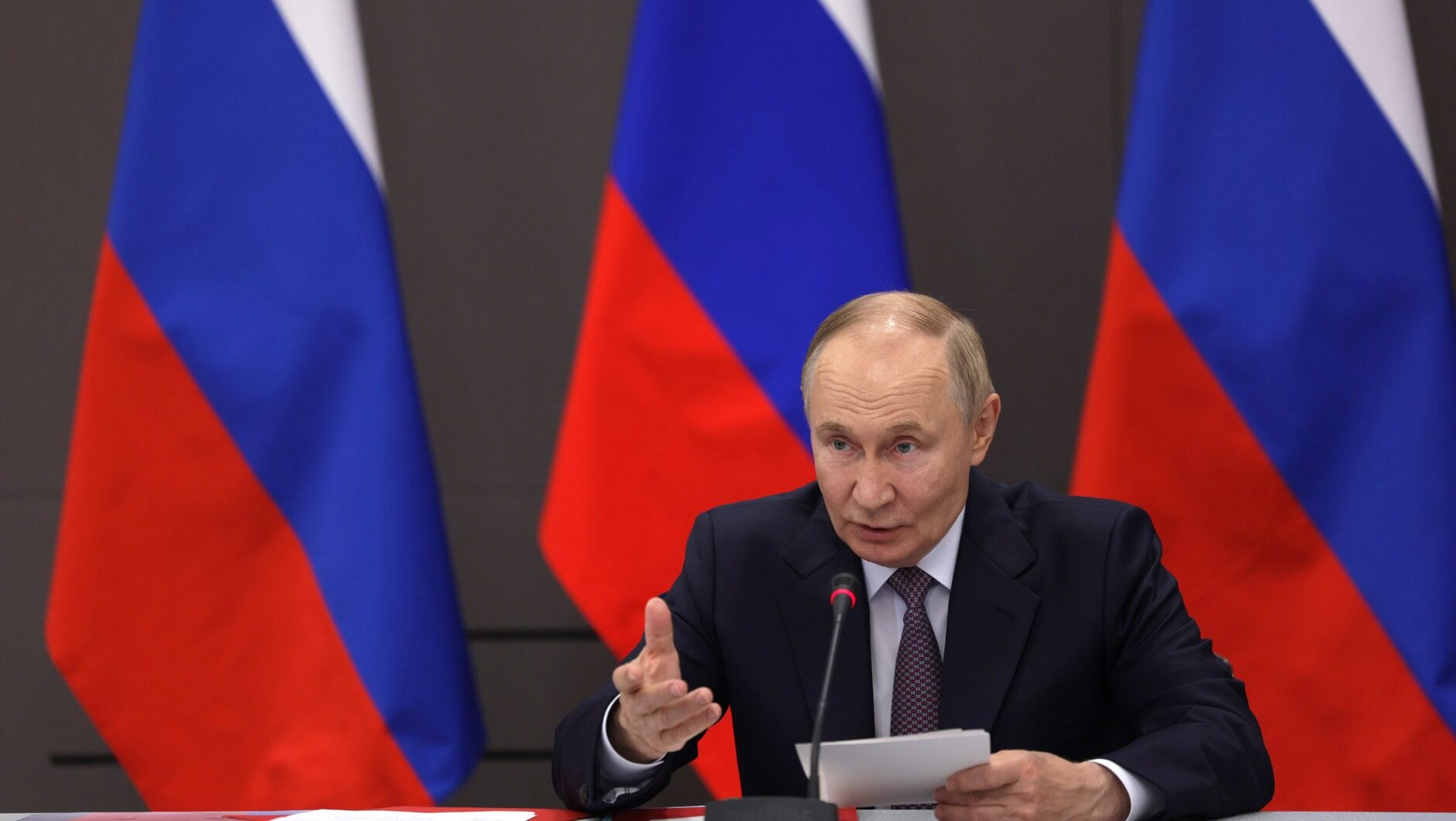 Vladimir Putin reacționează la moartea liderului suprem iranian Ali Khamenei, declanșând o serie de temeri și calcule politice adânc înrădăcinate în strategia globală a Rusiei