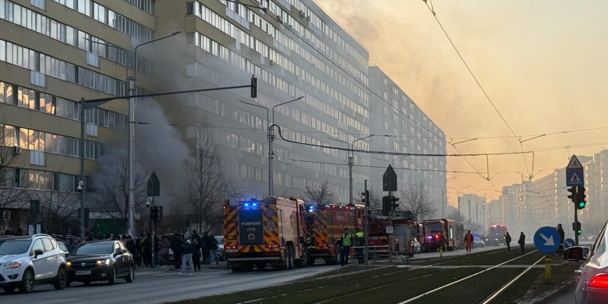 Incendiu la parterul unui bloc de pe Șoseaua Pantelimon, un spațiu comercial ars