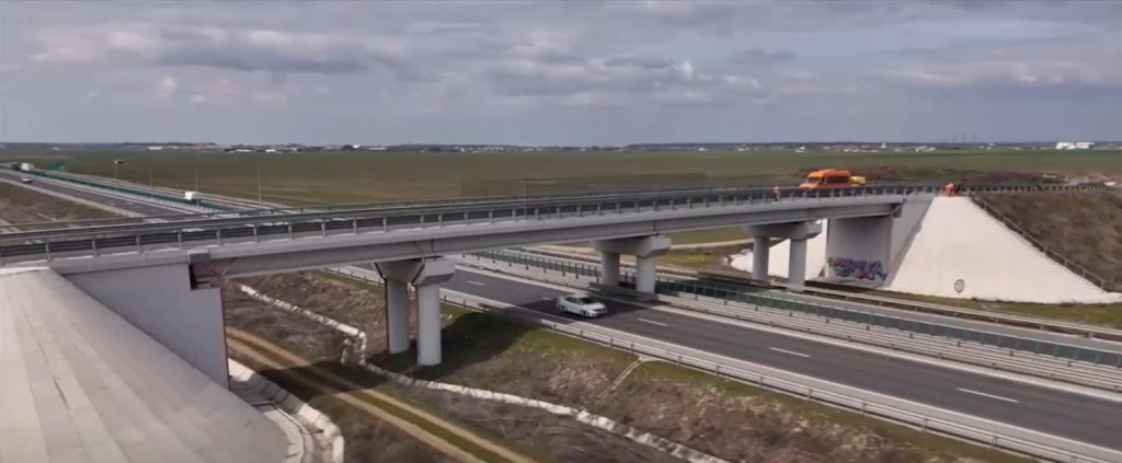 Balotești, un sat din apropierea Bucureștiului, devine, din nou, centrul atenției pentru modul în care proiectele de infrastructură pot fi gestionate cu fonduri publice
