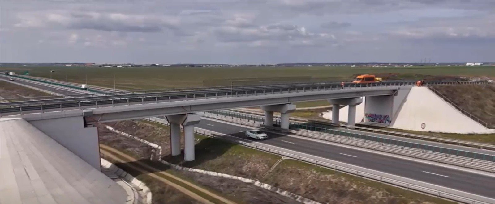 Balotești, un sat din apropierea Bucureștiului, devine, din nou, centrul atenției pentru modul în care proiectele de infrastructură pot fi gestionate cu fonduri publice