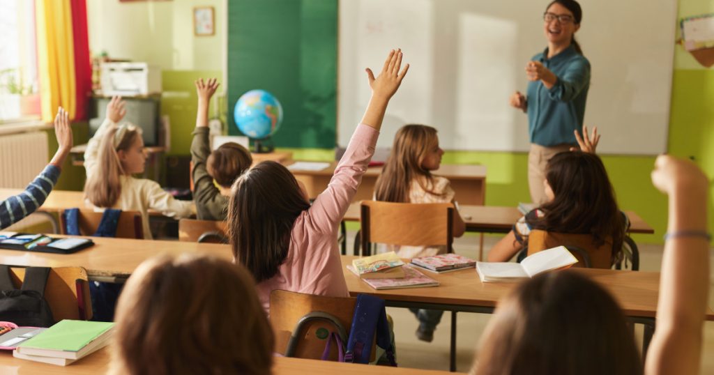 Elevii din întreaga țară vor intra în vacanța de primăvară începând cu data de 4 aprilie 2026, conform calendarului școlar aprobat de Ministerul Educației