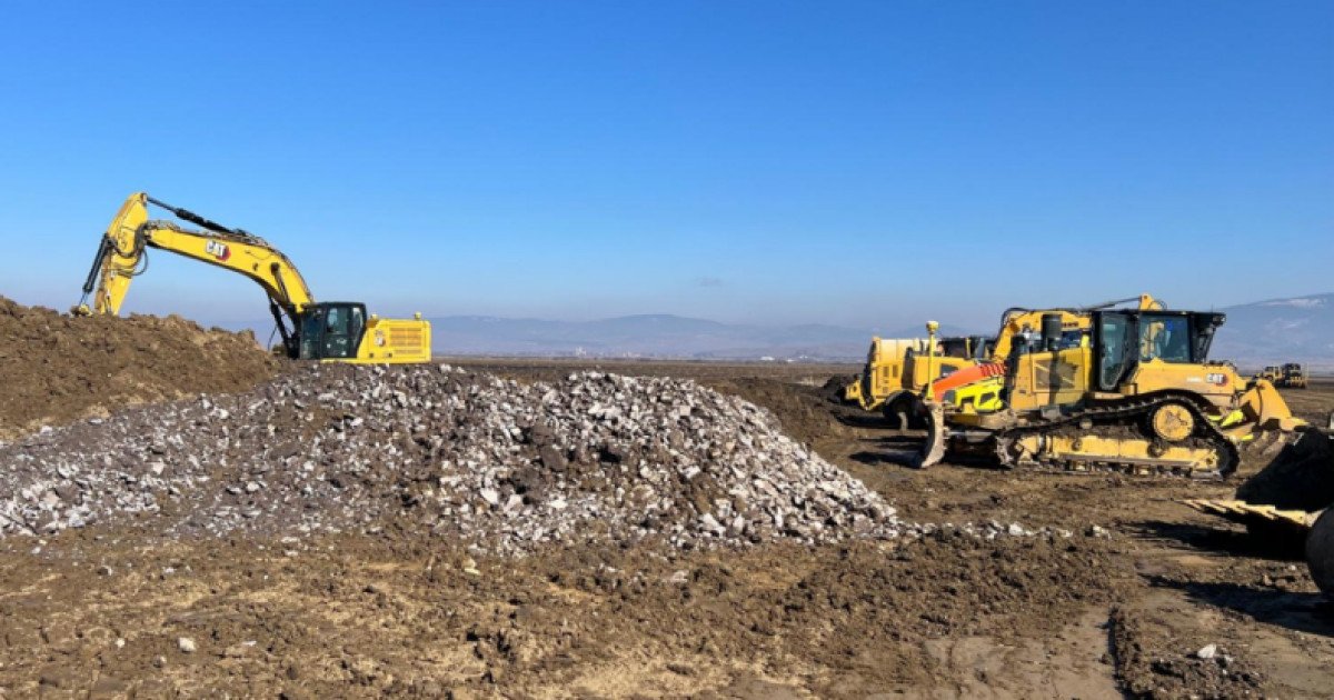 Compania Națională de Investiții Rutiere (CNIR) face pași importanți spre finalizarea unui segment crucial al autostrăzii Târgu Mureș – Târgu Neamț, fiind primul pas concret în realizarea legăturii mult așteptate dintre Moldova și restul țării