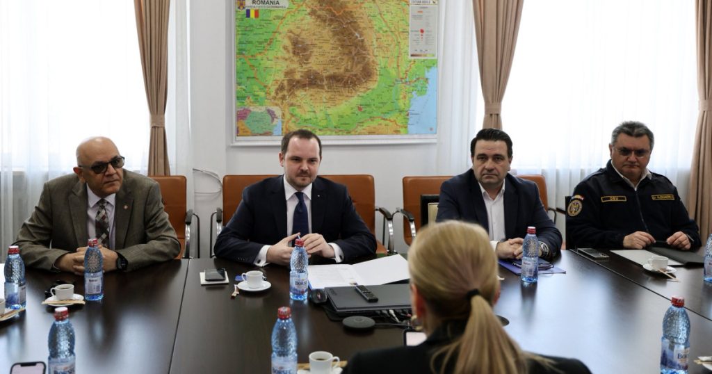 Autoritățile române intensifică eforturile pentru consolidarea sistemului medical în fața crizelor sanitare Situația actuală a sistemului medical din România, presată de valurile continue de pacienți și provocările generate de crize sanitare globale, a fost astăzi subiectul principal în cadrul unor întâlniri de rang înalt ce au avut loc la nivel oficial