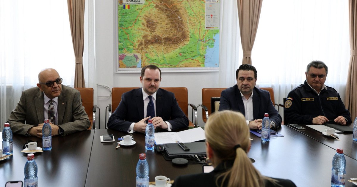 Autoritățile române intensifică eforturile pentru consolidarea sistemului medical în fața crizelor sanitare Situația actuală a sistemului medical din România, presată de valurile continue de pacienți și provocările generate de crize sanitare globale, a fost astăzi subiectul principal în cadrul unor întâlniri de rang înalt ce au avut loc la nivel oficial