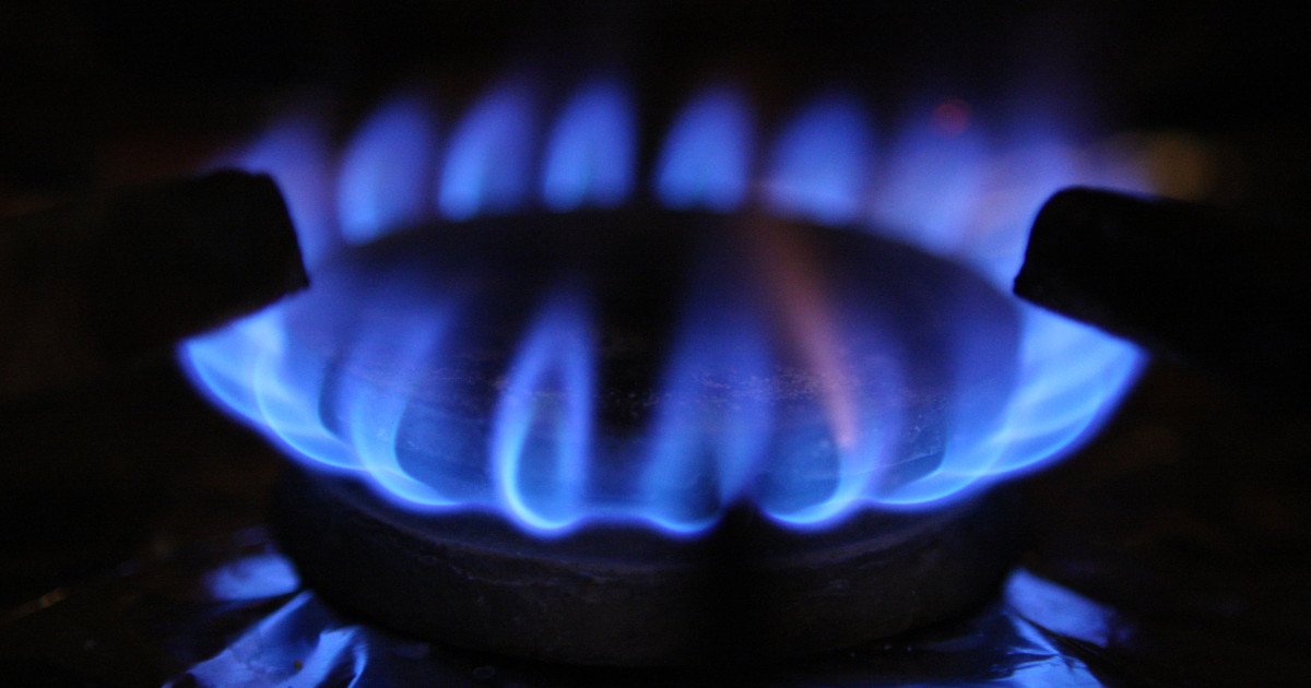 Guvernul român a adoptat miercuri o măsură menită să estabilizeze prețurile gazelor naturale pentru consumatorii casnici, prelungind intervenția statului pe piața energetică până cel puțin la sfârșitul lunii martie 2027