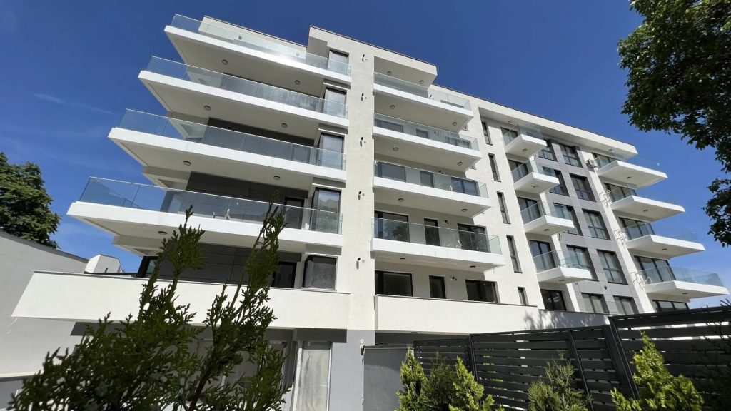 Prețurile apartamentelor din București nu depind doar de zona în care se află, ci și de o serie de factori mai puțin vizibili, dar esențiali pentru înțelegerea pieței imobiliare locale