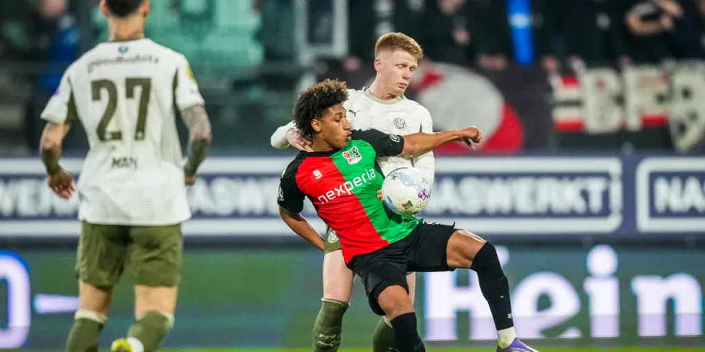 Spectacol cu goluri și tensiune în duelul dintre PSV și NEC la Eindhoven O atmosferă de nerăbdare și anticipare domină orașul Eindhoven înaintea meciului dintre PSV și NEC, programat sâmbătă dimineață