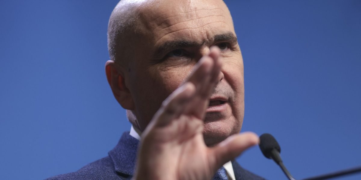 Premierul stabilește reguli noi pentru angajările la stat și cumulul pensiei cu salariul