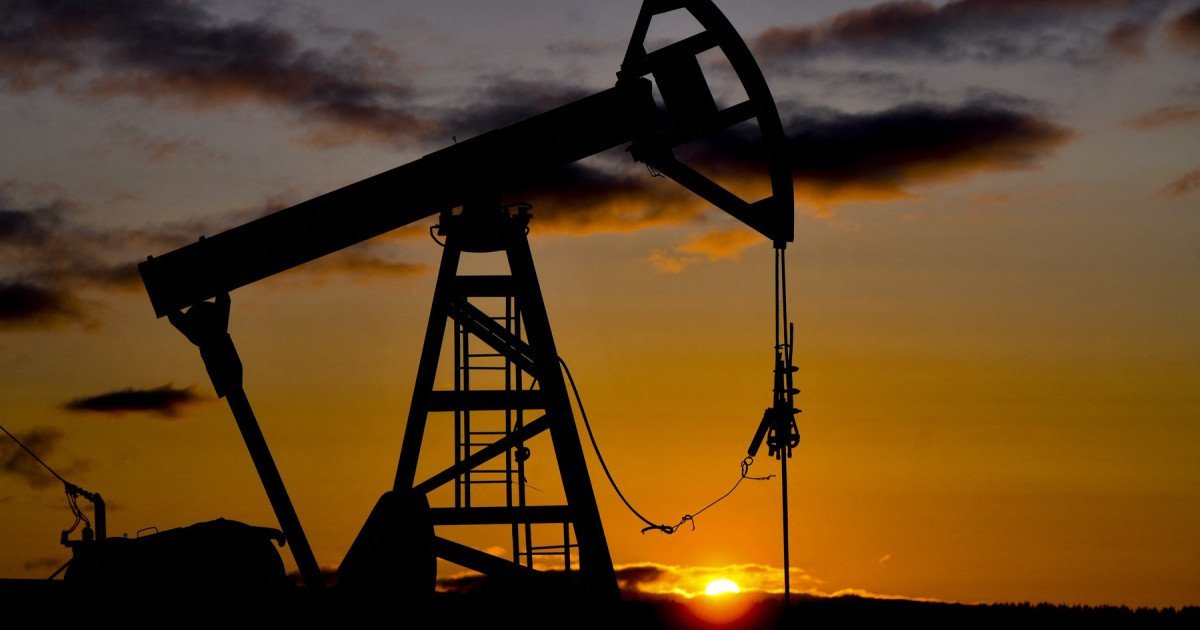 Kuwait Petroleum Corporation a anunțat sâmbătă reducerea forței de producție de petrol, declanșând o alarmă pe piața energetică internațională într-un context tensionat, marcat de blocajele în transporturile de petrol din Orientul Mijlociu, cauzate de războiul din regiune