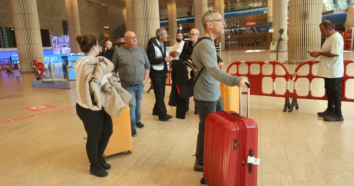 Aeroportul Ben Gurion din Tel Aviv a fost parțial redeschis pentru zboruri externe, moment în care primii pasageri au început să părăsească Israelul după o perioadă de izolare totală