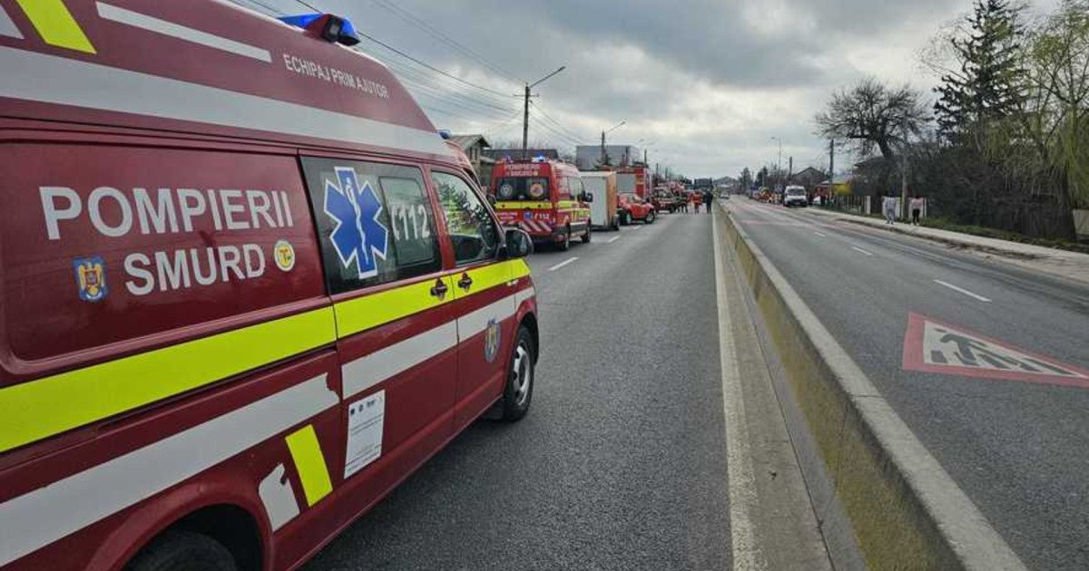 Planul Roșu de intervenție a fost activat vineri dimineață în județul Dâmbovița, după un grav accident rutier între un microbuz școlar și un autocamion