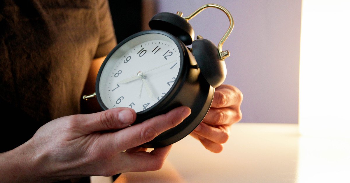 România trece în această noapte la ora de vară, cu toate că răbdarea pentru menținerea acestui sistem în Europa a fost îndelung contestată