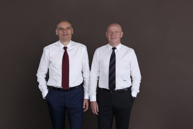 Frații Pavăl investesc masiv în energie verde și dezvoltare imobiliară, consolidând poziția Dedeman pe piața românească și internațională Pavăl Holding, familiar pentru succesul său în domeniul retail-ului, își diversifică activitatea printr-un accent crescut pe proiecte de energie regenerabilă