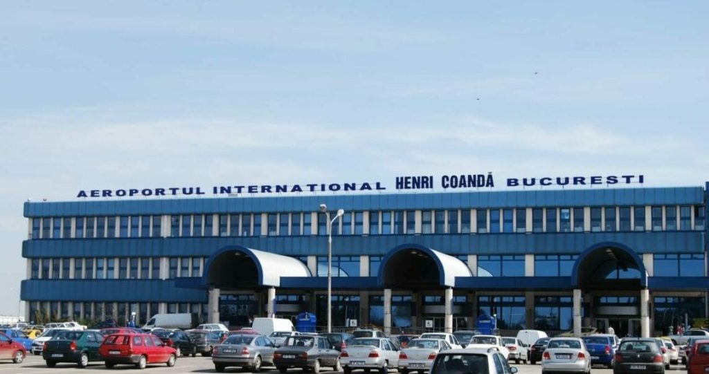 Reformulează acest titlu în stil jurnalistic românesc, 55-70 caractere, informativ și direct. Fără clișee sau formule introductive. Titlu: Zeci de zboruri spre și dinspre Aeroportul Otopeni, anulate. Lista curselor afectate