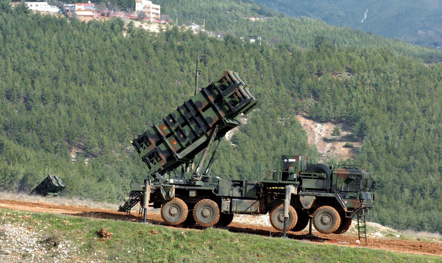 Germania trimite un nou pachet de arme în Ucraina: rachete interceptoare Patriot pentru consolidarea apărării antiaeriene Unghiul apărare națională în contextul conflictului ruso-ucrainean a căpătat o nouă dimensiune odată cu anunțul oficial al Ministerului german al Apărării, referitor la livrarea unui nou set de rachete interceptoare pentru sistemele Patriot