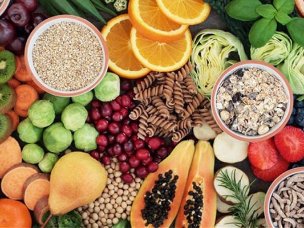 Fibrele alimentare, până nu demult considerate plictisitoare și neinteresante, capătă, din nou, atenția specialiștilor în nutriție, care le asociază cu un rol esențial în menținerea sănătății